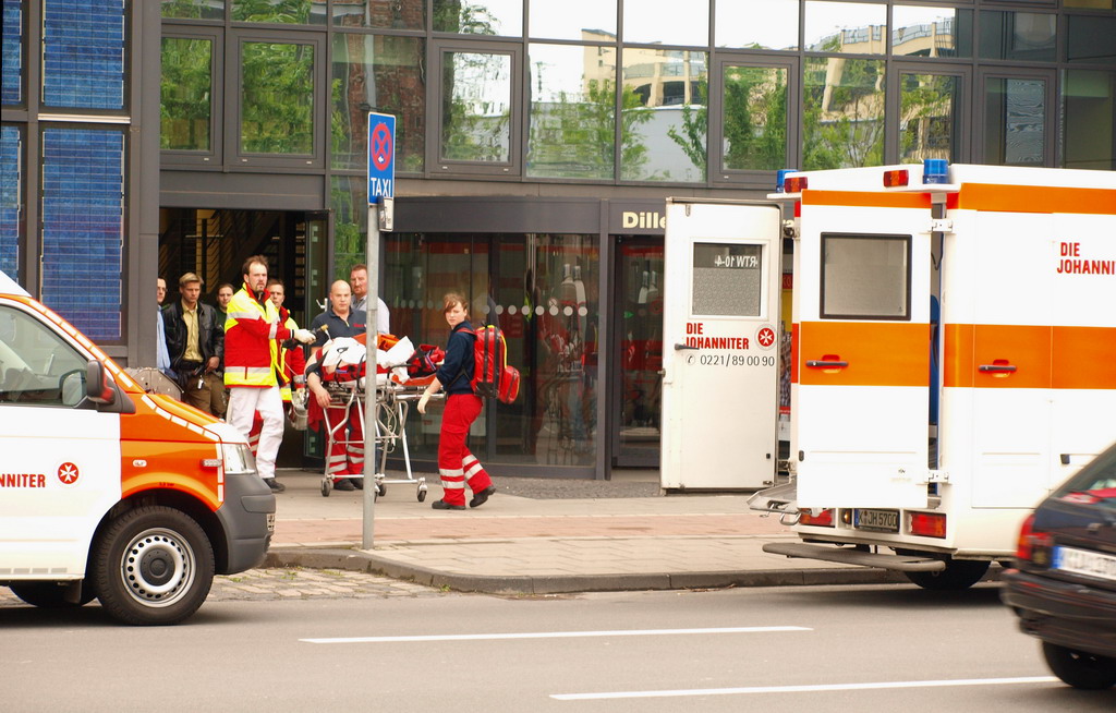 Evtl Selbstmord Auslaenderamt Koeln Kalk Dillenburgerstr P09.JPG